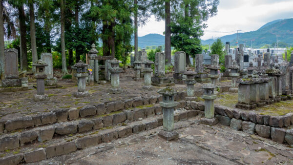 米倉丹後守一族の墓地