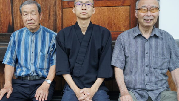 曹洞宗 萬陽山 極楽寺に縁台2脚を寄贈